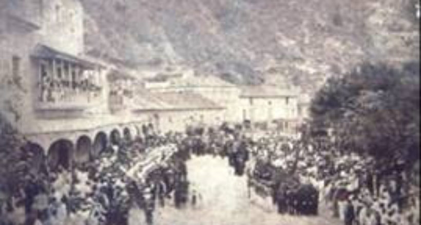 Honores militares rendidos a Páez frente a la Casa de la Aduana en La Guayra